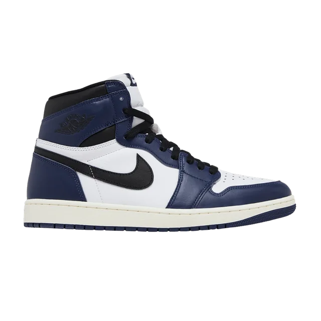 Air Jordan 1 High OG Midnight Navy (2024), complete lateral side; native transparent reference photograph