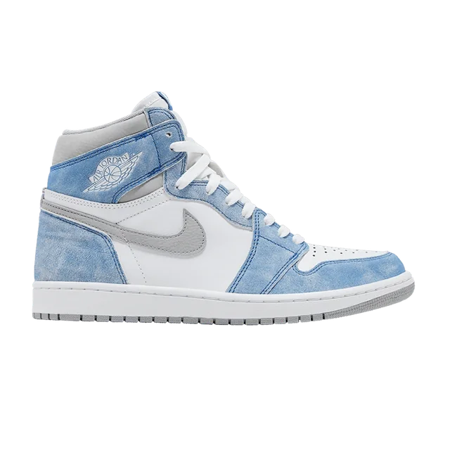 Air Jordan 1 High OG Hyper Royal, complete lateral side; native transparent reference photograph